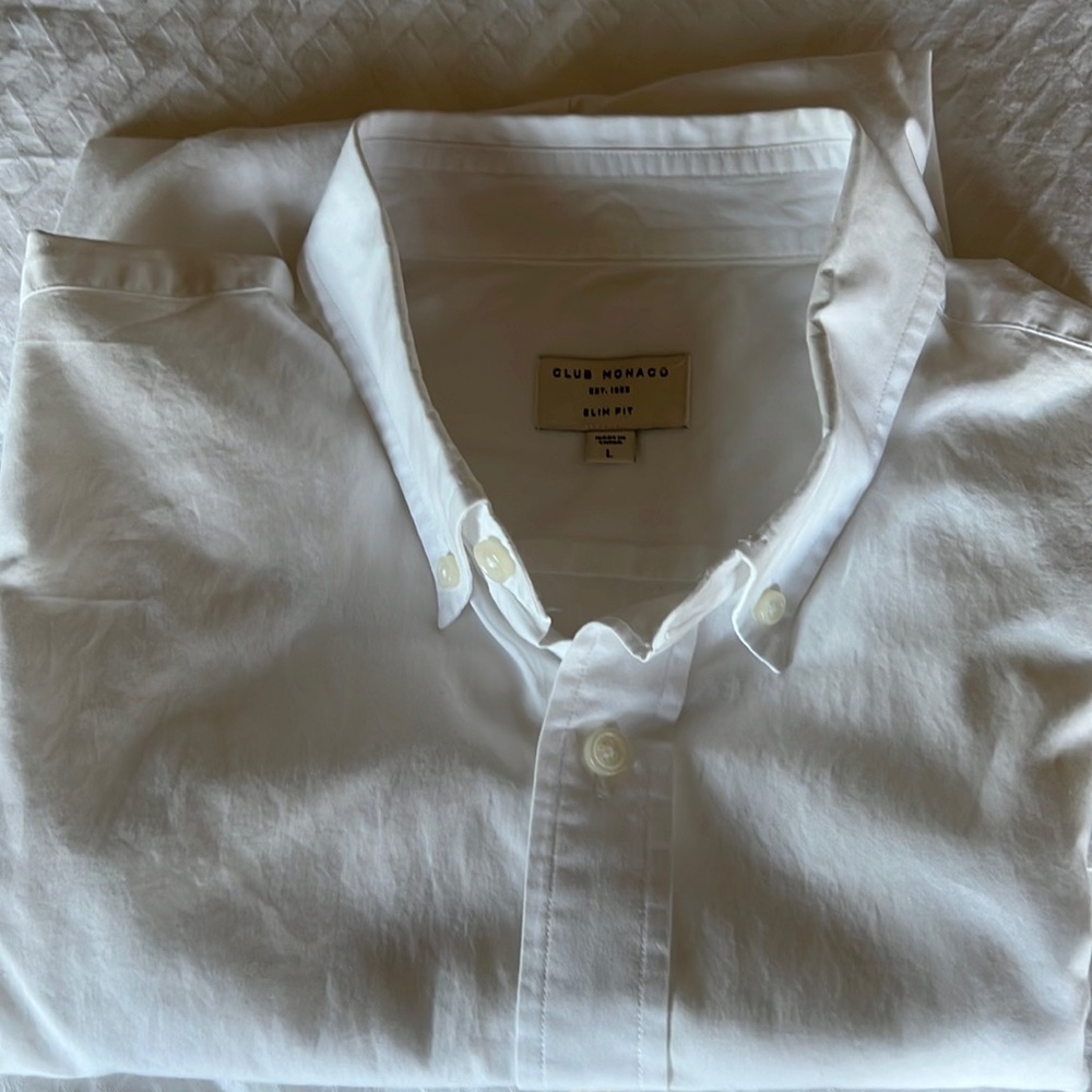 Club Monaco short sleeve white shirt. Cotton and light . Excellent condition.